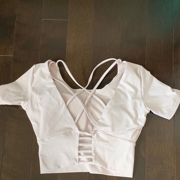 Open back crop top with built in bra - Picture 4 of 5